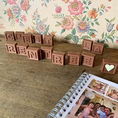 Chocolats personnalisés, photo et création de @desboutsdenous sur instagram